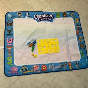 Water stencil and drawing doodle mat